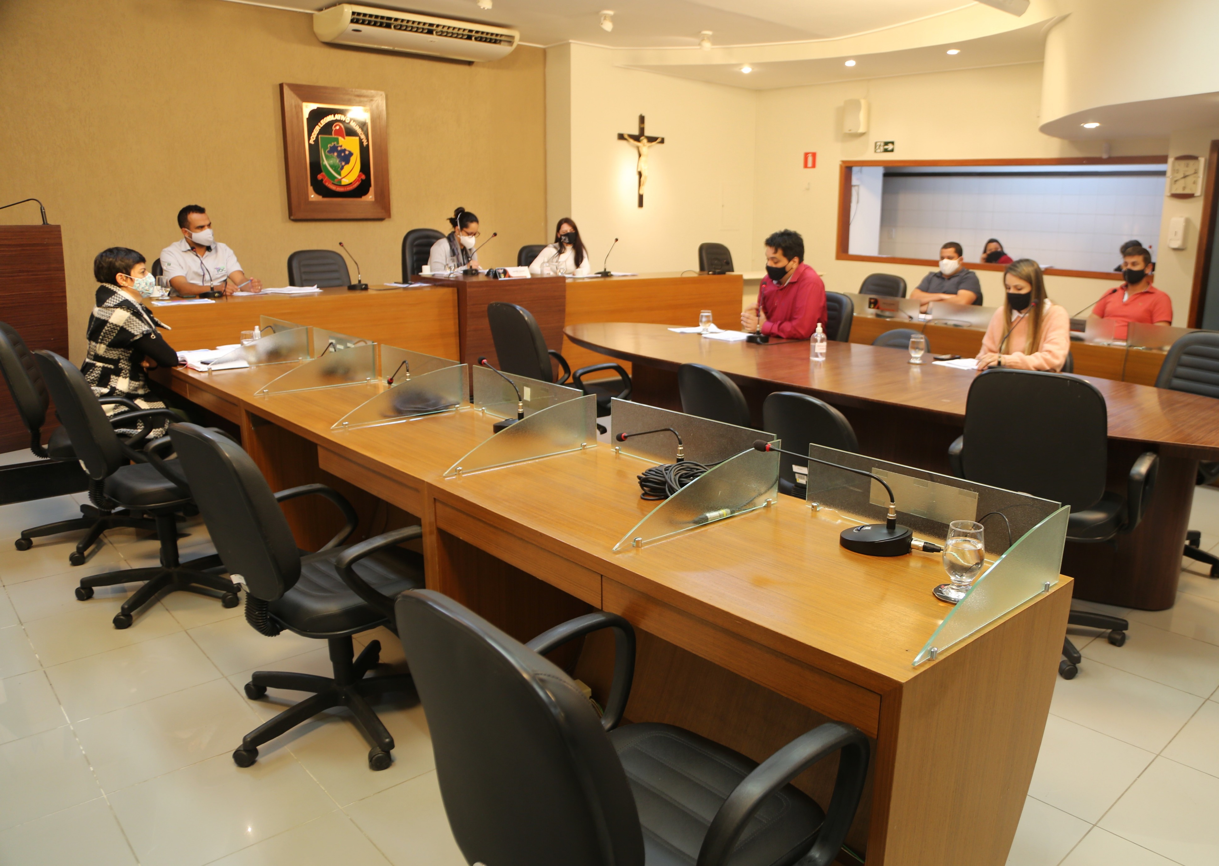 O Secretário Municipal de Finanças, Luís Costa, e a Chefe do Departamento de Orçamento, Josiane Bitencourt, prestaram contas em nome da Prefeitura Municipal de Viçosa (PMV).