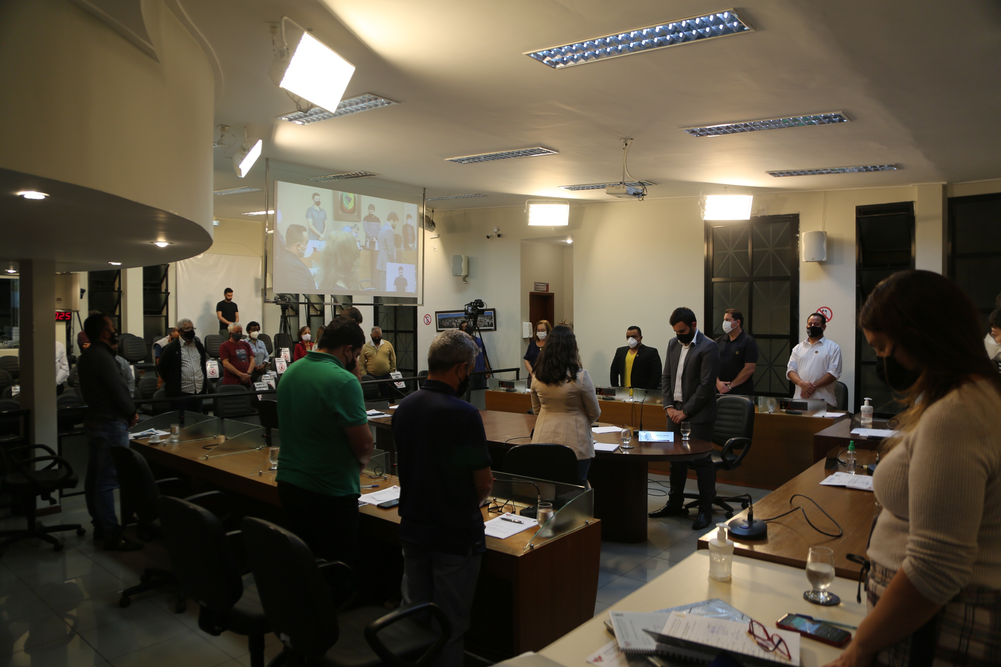 Minuto de silêncio em memória de José Adilson Coelho e pelo falecimento de Edison Carocci e Arlindo Cândido