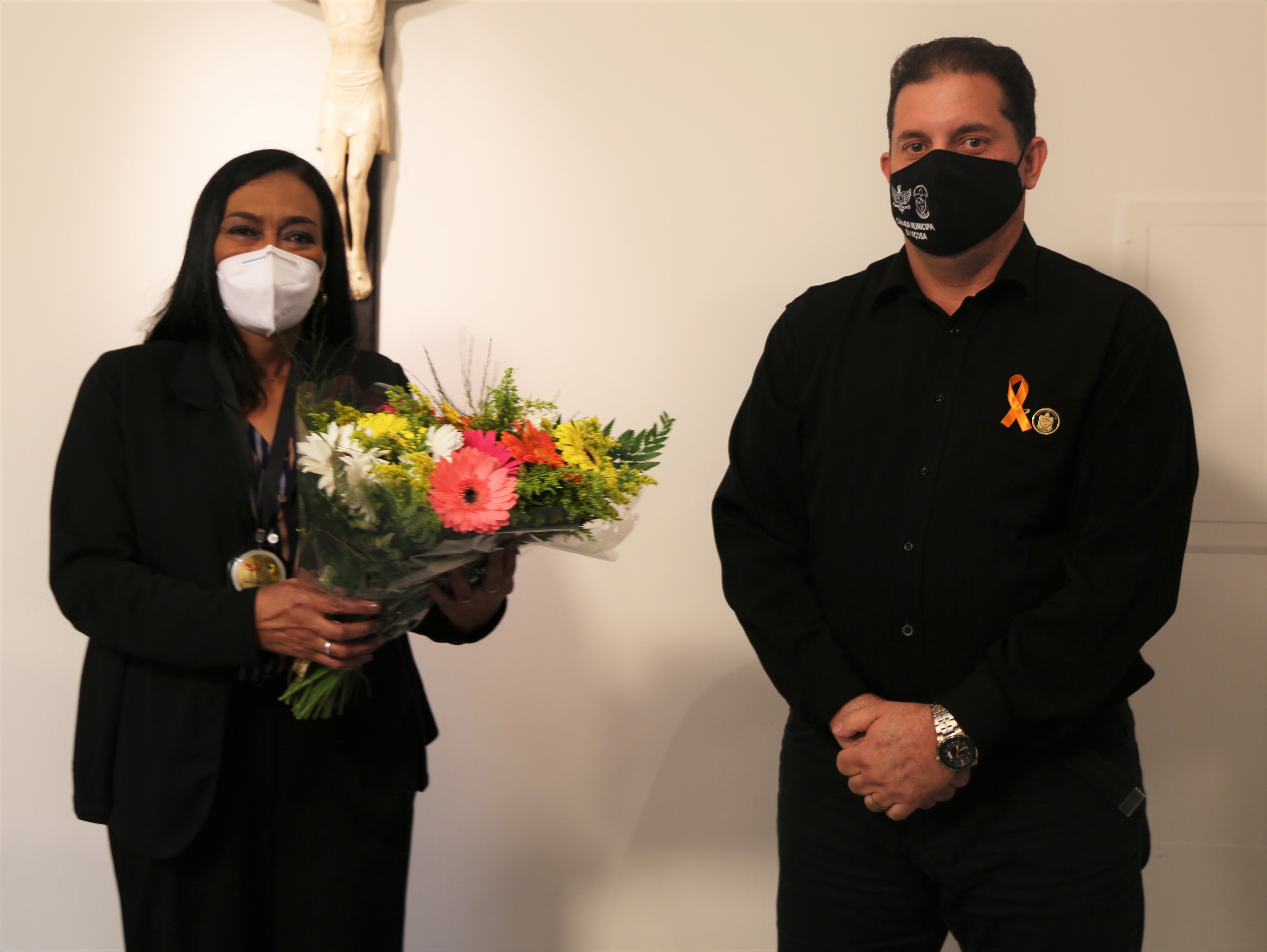  Vereador Sérgio Marota (PSL) e sua homenageada Sheila Balbino.JPG