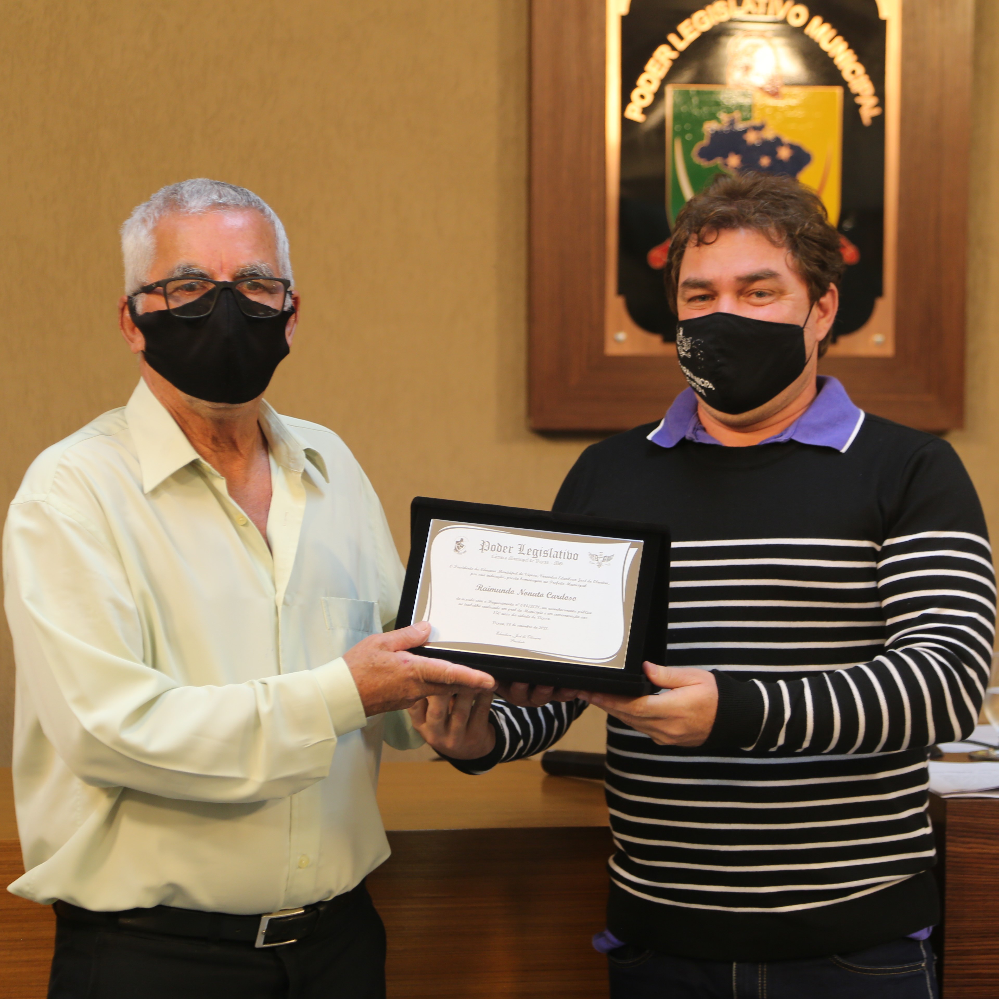 Homenagem ao Prefeito Municipal, Raimundo Nonato (PSD), pelos 150 anos de fundação da cidade de Viçosa com entrega de placa alusiva solicitada pelo Requerimento n° 044/2021, de autoria do Presidente da Casa, Vereador Edenilson Oliveira (PSD)