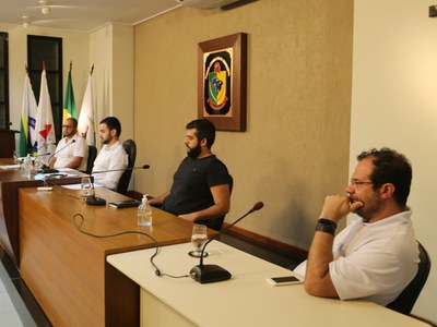 Como convidados tivemos o Professor Leonardo Pedroti, representando a Pró-Reitoria de Administração da Universidade Federal de Viçosa, Douglas Ferreira Silva Diretor do Geoplan e o atual Diretor de Trânsito de Viçosa, Renaldo de Faria que compuseram a Mesa Diretora da Audiência.