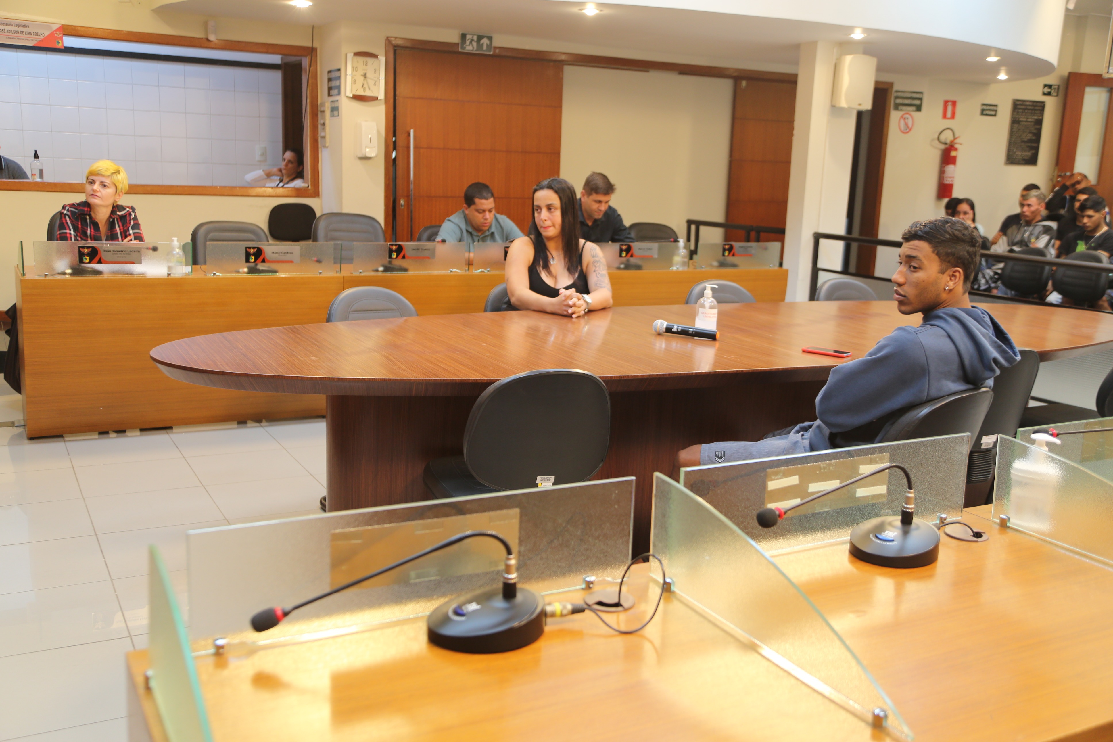 Na Mesa Central estavam os cidadãos Marcos Paulo Pereira e Tatiana Rodrigues.
