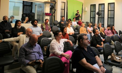 Plenário com o público presente.