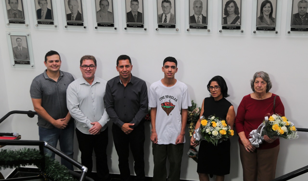 Vice-Presidente da Casa Legislativa, Rafael Cassimiro (PSDB), Presidente Edenilson Oliveira (PSD), Ex-Presidente Antônio Elias e sua família.