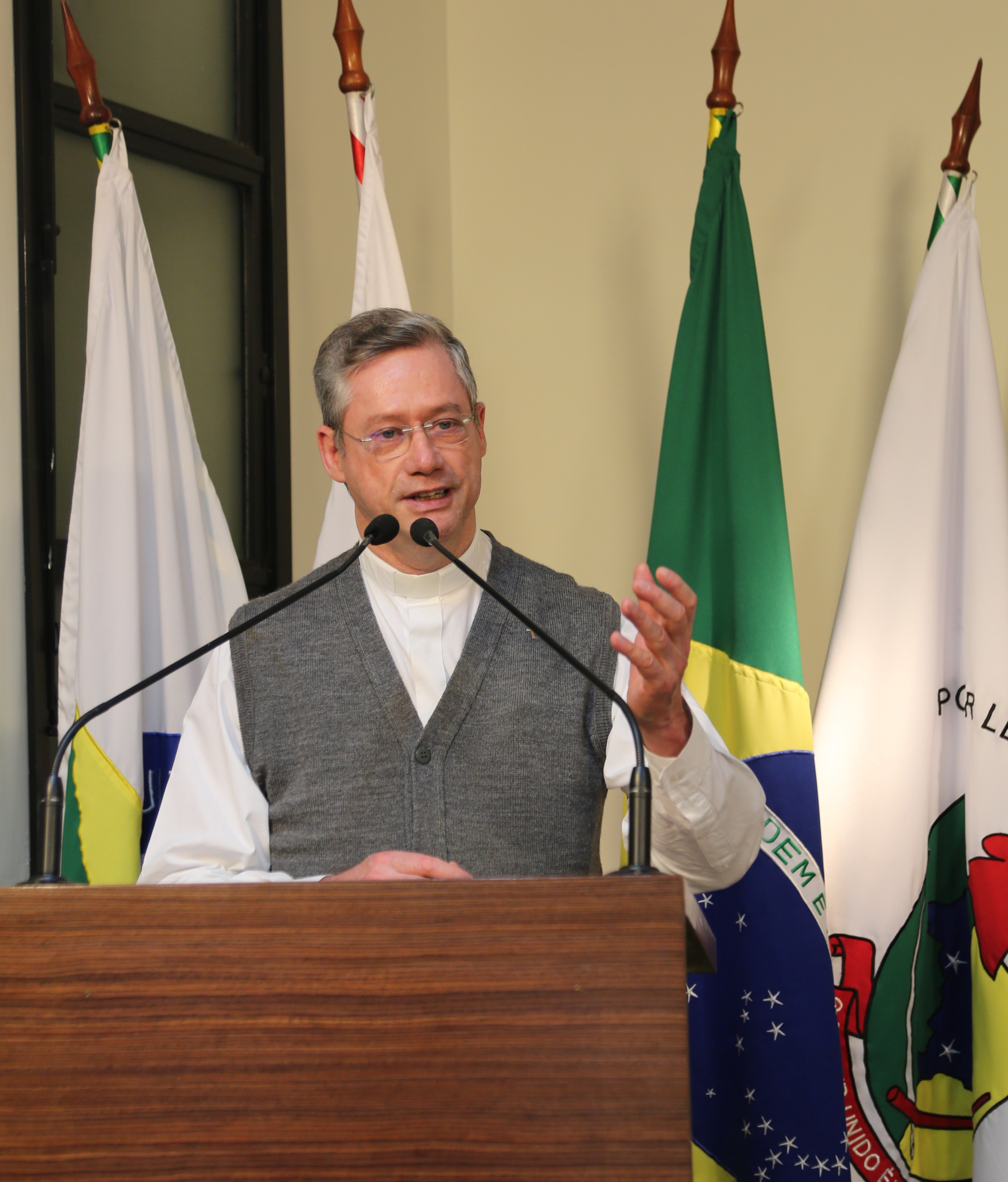 Padre Paulo Dionê Quintão - agradecimento pela placa alusiva