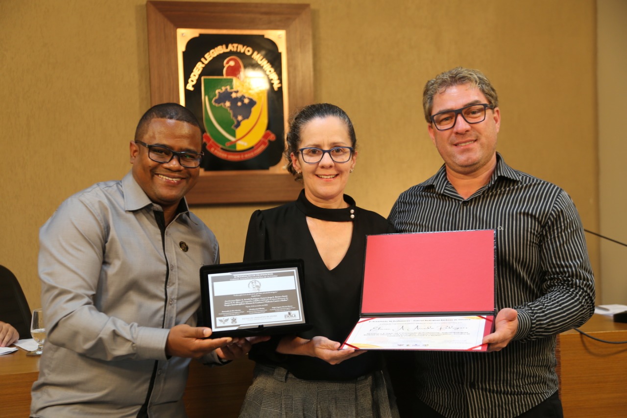 Entrega de certificado ao 4º lugar, Elaine Arruda.