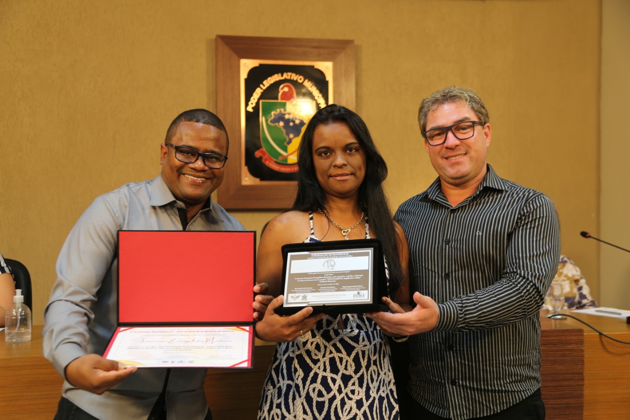 Entrega de certificado ao 3º lugar, Franciene Monteiro.