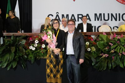 Presidente da Câmara Municipal de Viçosa, Vereador Edenilson Oliveira (PSD), junto da sua homenageada Láyza Said Bernardes