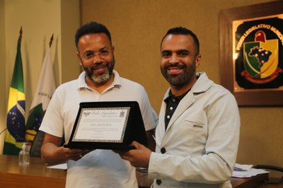 Entrega da Placa Alusiva ao Vice Presidente da Banda Lira Santa Rita Entrega da Placa Alusiva ao Vice Presidente da Banda Lira Santa Rita