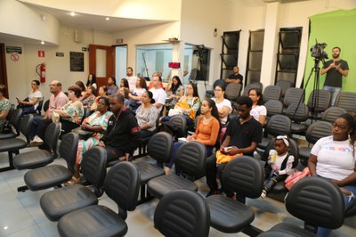 Plenário com público. 