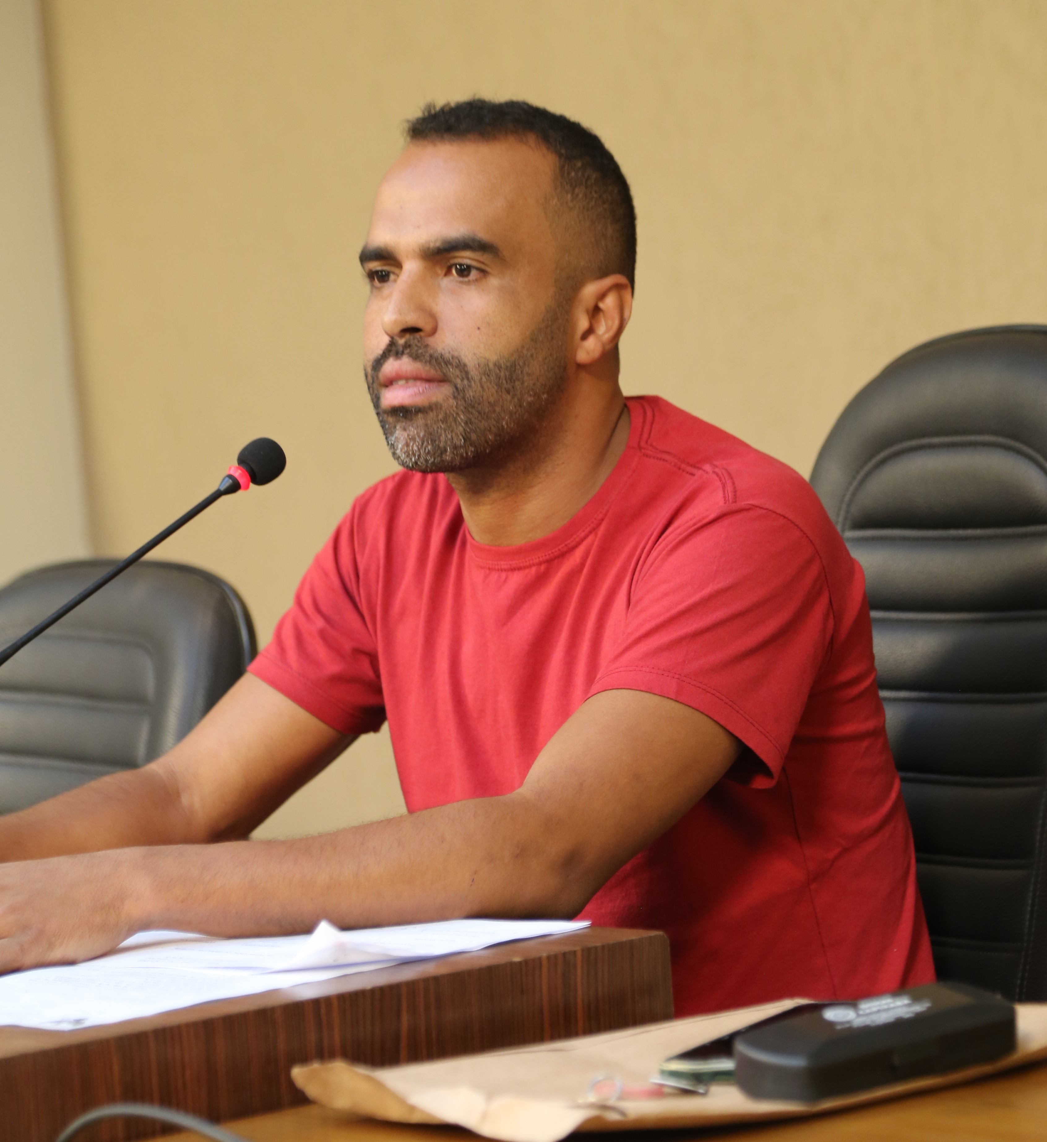 Vereador Rogério Fontes (Tistu) (sem partido), que solicitou a Audiência Pública e presidiu os trabalhos na Mesa Diretora.