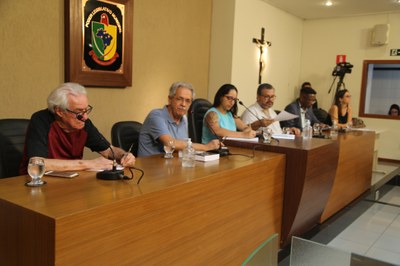 Compondo a Mesa Diretora ao lado de Jamille, que dirigiu os trabalhos, estiveram Nilmario Miranda, assessor especial de Defesa da Democracia, Memória e Verdade do Ministério dos Direitos Humanos e Cidadania (MDHC); Thomas Medeiros, Secretário de Cultura, 