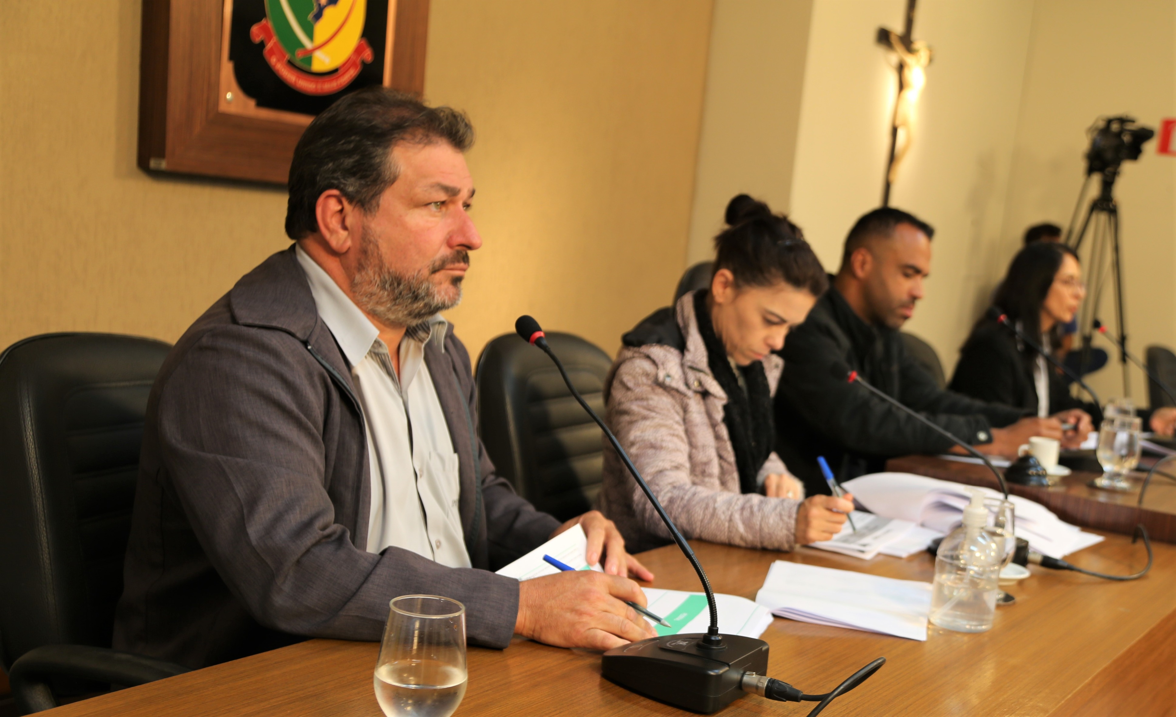 Representantes do Instituto de Previdência dos Servidores Municipais (IPREVI) compondo a Mesa Diretora para prestação de contas