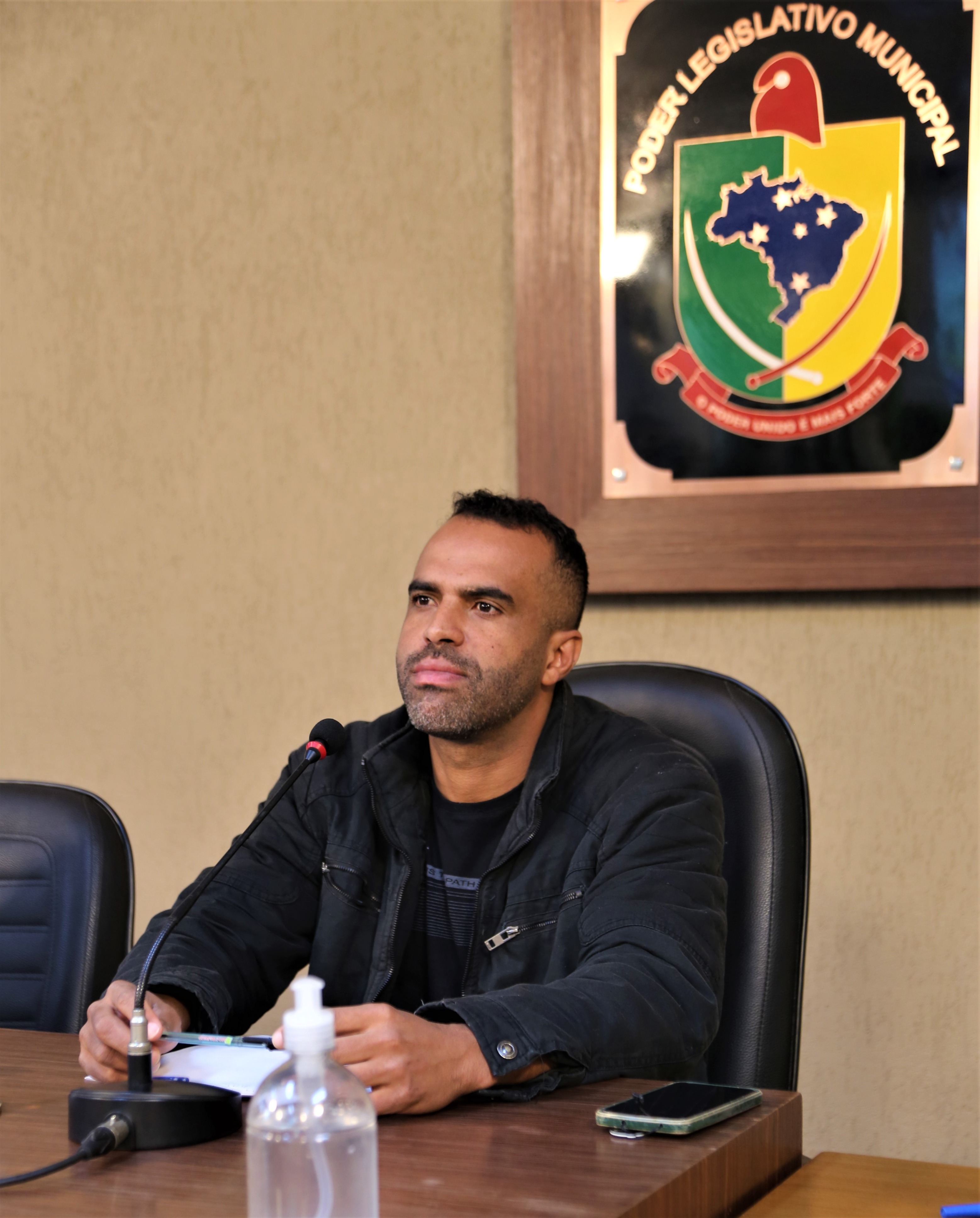 Vereador Rogério Fontes (Tistu) (sem partido), relator da Comissão de Finanças e Orçamento, que presidiu os trabalhos da audiência.