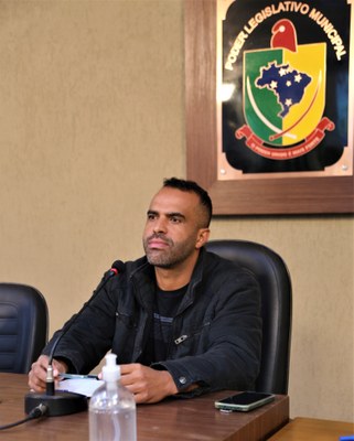 Vereador Rogério Fontes (Tistu) (sem partido), relator da Comissão de Finanças e Orçamento, que presidiu os trabalhos da audiência.