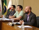 Mesa Diretora Ao centro o Presidente da Câmara Municipal de Viçosa, Vereador Rafael Cassimiro (Filho do Zeca do Bar) (PSDB); à esquerda o Vice-Presidente, Vereador Daniel Cabral (PCdoB); e o Secretário da Mesa Diretora, Vereador Cristiano Gonçalves (Moto Link) (SOLIDARIEDADE)