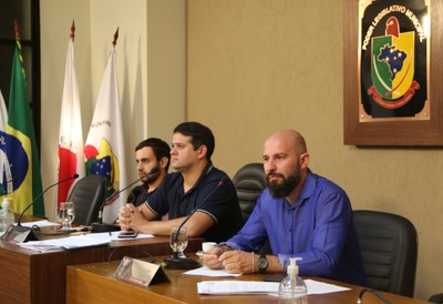 Mesa Diretora Ao centro o Presidente da Câmara Municipal de Viçosa, Vereador Rafael Cassimiro (Filho do Zeca do Bar) (PSDB); à esquerda o Vice-Presidente, Vereador Daniel Cabral (PCdoB); e o Secretário da Mesa Diretora, Vereador Cristiano Gonçalves (Moto Link) (SOLIDARIEDADE).
