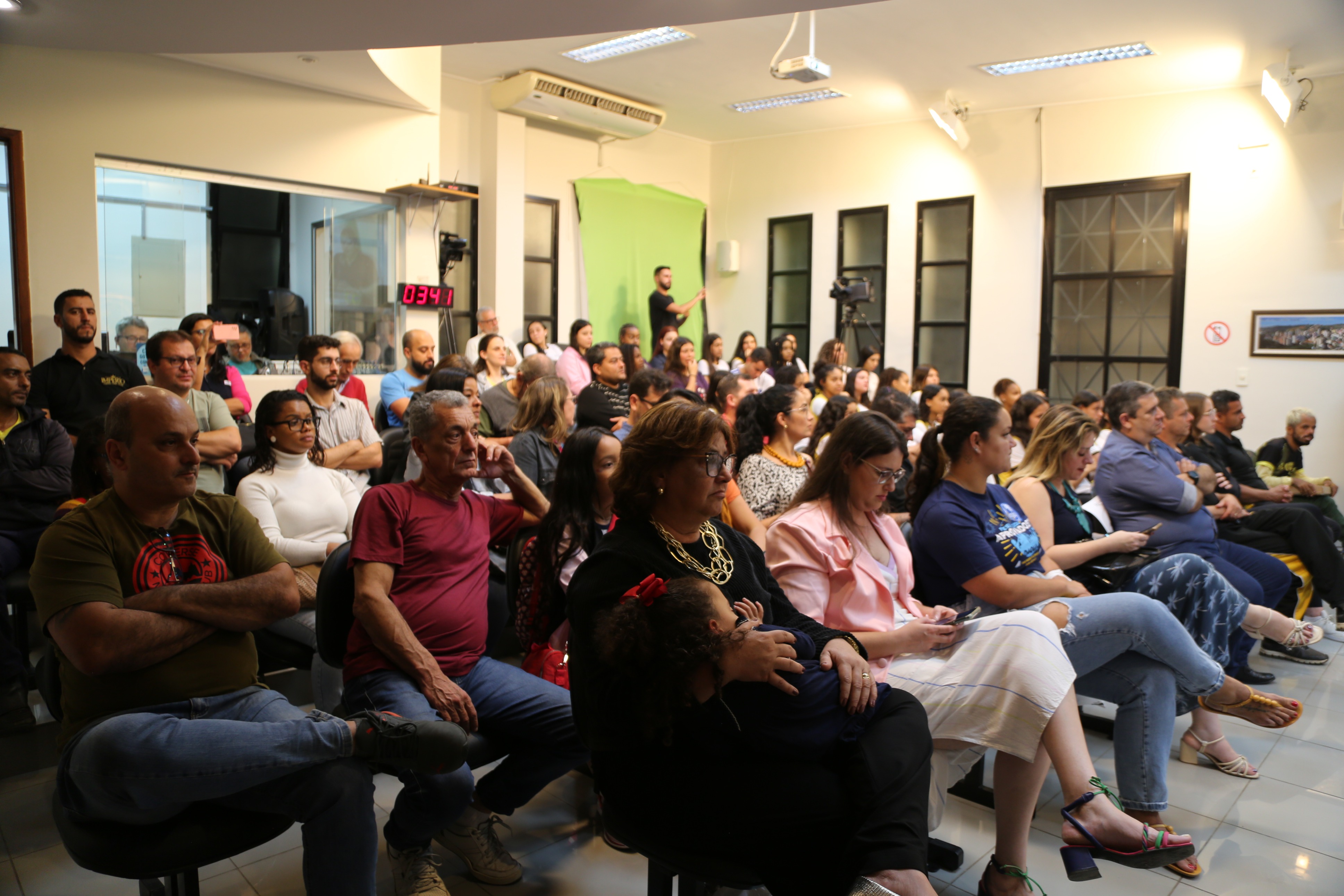 Plenário da Casa Legislativa com enorme participação popular