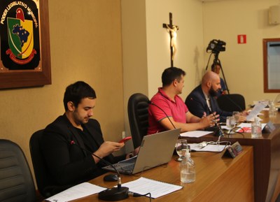 Mesa Diretora Ao centro o Presidente da Câmara Municipal de Viçosa, Vereador Rafael Cassimiro (Filho do Zeca do Bar) (PSDB); à esquerda o Vice-Presidente, Vereador Daniel Cabral (PCdoB); e o Secretário da Mesa Diretora, Vereador Cristiano Gonçalves (Moto Link) (SOLIDARIEDADE)