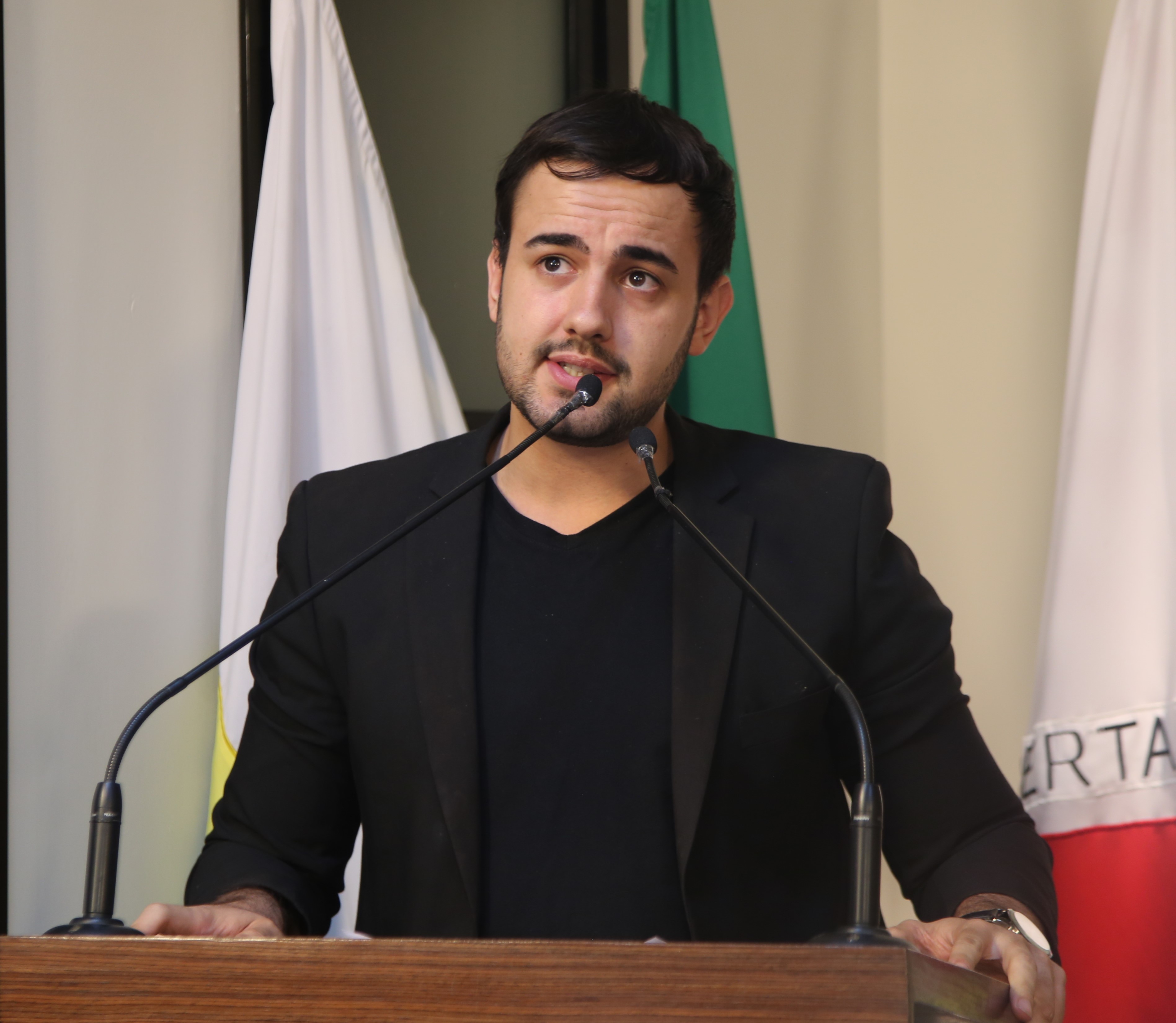 Vereador Daniel Cabral (PCdoB) Vice-Presidente da Câmara Municipal de Viçosa Presidente da Comissão de Constituição, Justiça e Redação (CCJ)