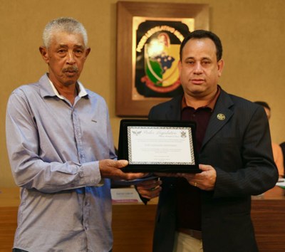 Homenagem José Germano Monteiro (homenageado) e o Vereador Gilberto Brandão (AVANTE)