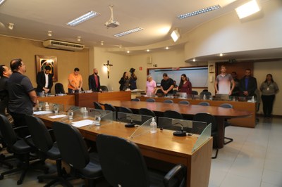 Minuto de Silêncio pelo falecimento de Dionísia Pereira da Silva e Valdecir Carvalho (Nego)