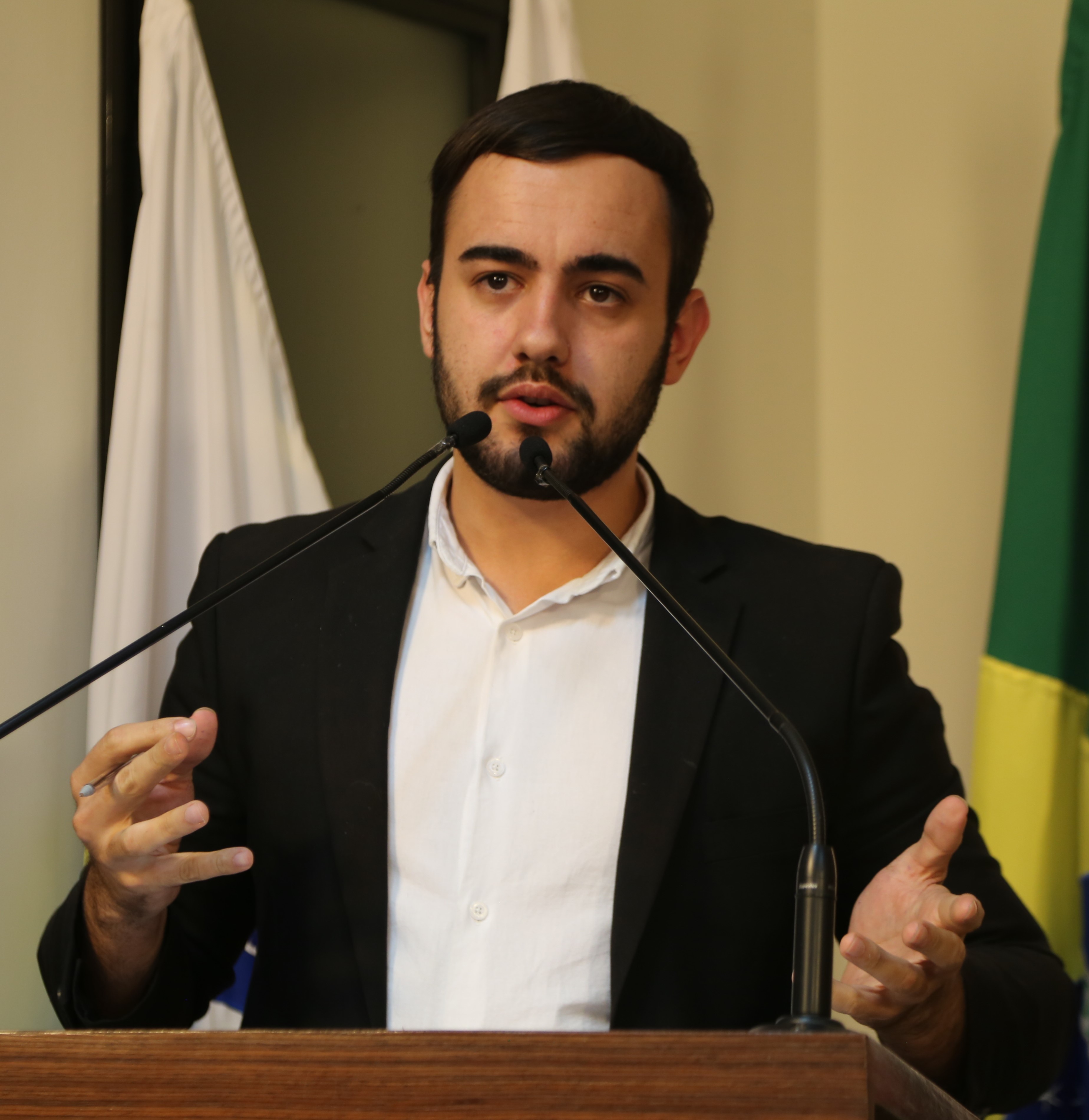 Vereador Daniel Cabral (PCdoB) Vice-Presidente da Câmara Municipal de Viçosa Presidente da Comissão de Constituição, Justiça e Redação (CCJ)