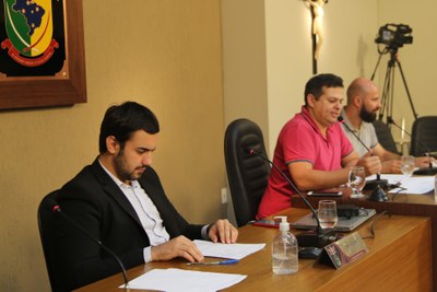 Mesa Diretora Ao centro o Presidente da Câmara Municipal de Viçosa, Vereador Rafael Cassimiro (Filho do Zeca do Bar) (PSDB); à esquerda o Vice-Presidente, Vereador Daniel Cabral (PCdoB); e o Secretário da Mesa Diretora, Vereador Cristiano Gonçalves (Moto Link) (SOLIDARIEDADE)