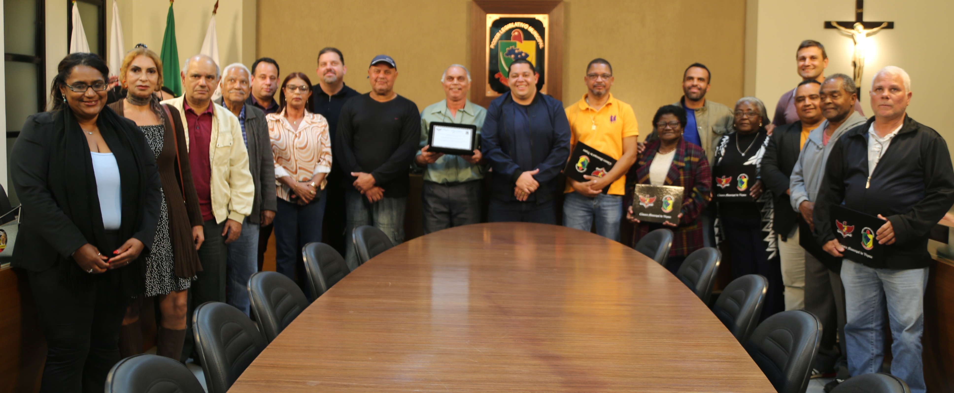 Vereadores que assinaram o Requerimento que solicita a homenagem e demais familiares de Geraldo Fernandes Pinto.