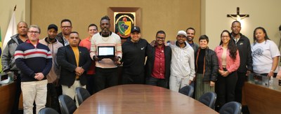 Vereadores que assinaram o Requerimento que solicita a homenagem e demais membros do projeto Samba na Comunidade.