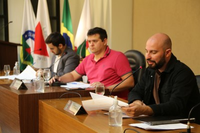 Mesa Diretora Ao centro o Presidente da Casa, Vereador Rafael Cassimiro (Rafael Filho do Zeca do Bar) (PSDB); à esquerda o Vice-Presidente, Vereador Daniel Cabral (PCdoB) e o Secretário da Mesa, Vereador Cristiano Gonçalves (Moto Link (SOLIDARIEDADE)