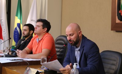 Mesa Diretora Ao centro o Presidente da Casa, Vereador Rafael Magalhães Rafael Do Zeca (PSDB); à esquerda o Vice-Presidente, Vereador Daniel Cabral (PCdoB) e o Secretário da Mesa, Cristiano Gonçalves (Moto Link (SOLIDARIEDADE).