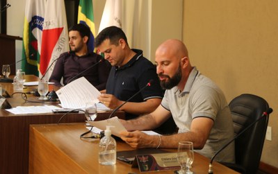 Mesa Diretora Ao centro o Presidente da Câmara Municipal de Viçosa, Vereador Rafael Cassimiro (Filho do Zeca do Bar) (PSDB); à esquerda o Vice-Presidente, Vereador Daniel Cabral (PCdoB); e o Secretário da Mesa Diretora, Vereador Cristiano Gonçalves (Moto Link) (SOLIDARIEDADE)