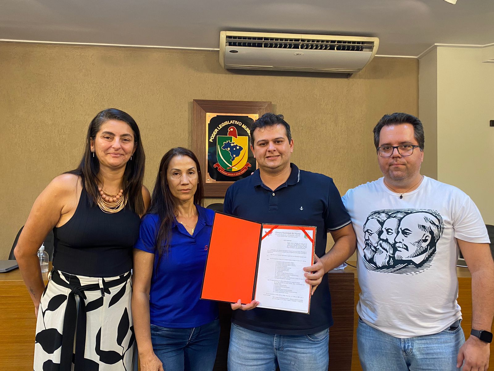 Promulgação da Lei sobre o Plano de Carreira dos Trabalhadores em Educação da Rede Pública