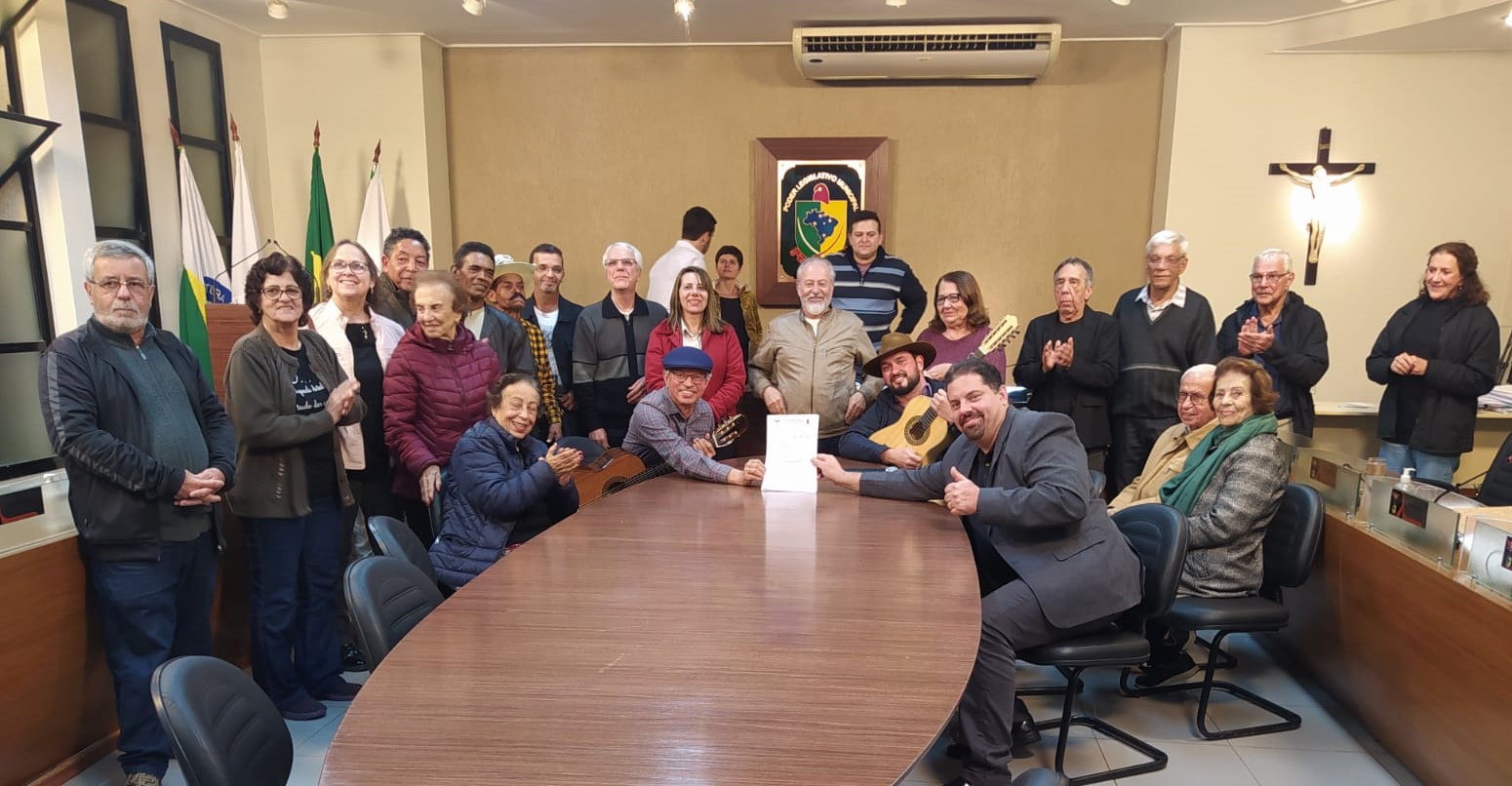 Aprovação do Projeto de Lei nº 040/2023, que declara o Cheiro de Relva como Patrimônio Histórico Cultural Imaterial de Viçosa