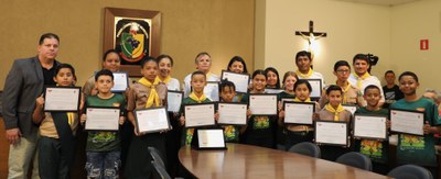 Entrega de Certificados à diretoria do Clube de Desbravadores Luzeiros de Viçosa e aos participantes