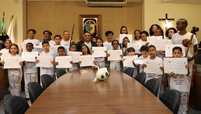 Entrega de Certificados aos participantes da Associação de Capoeira Raízes do Triunfo