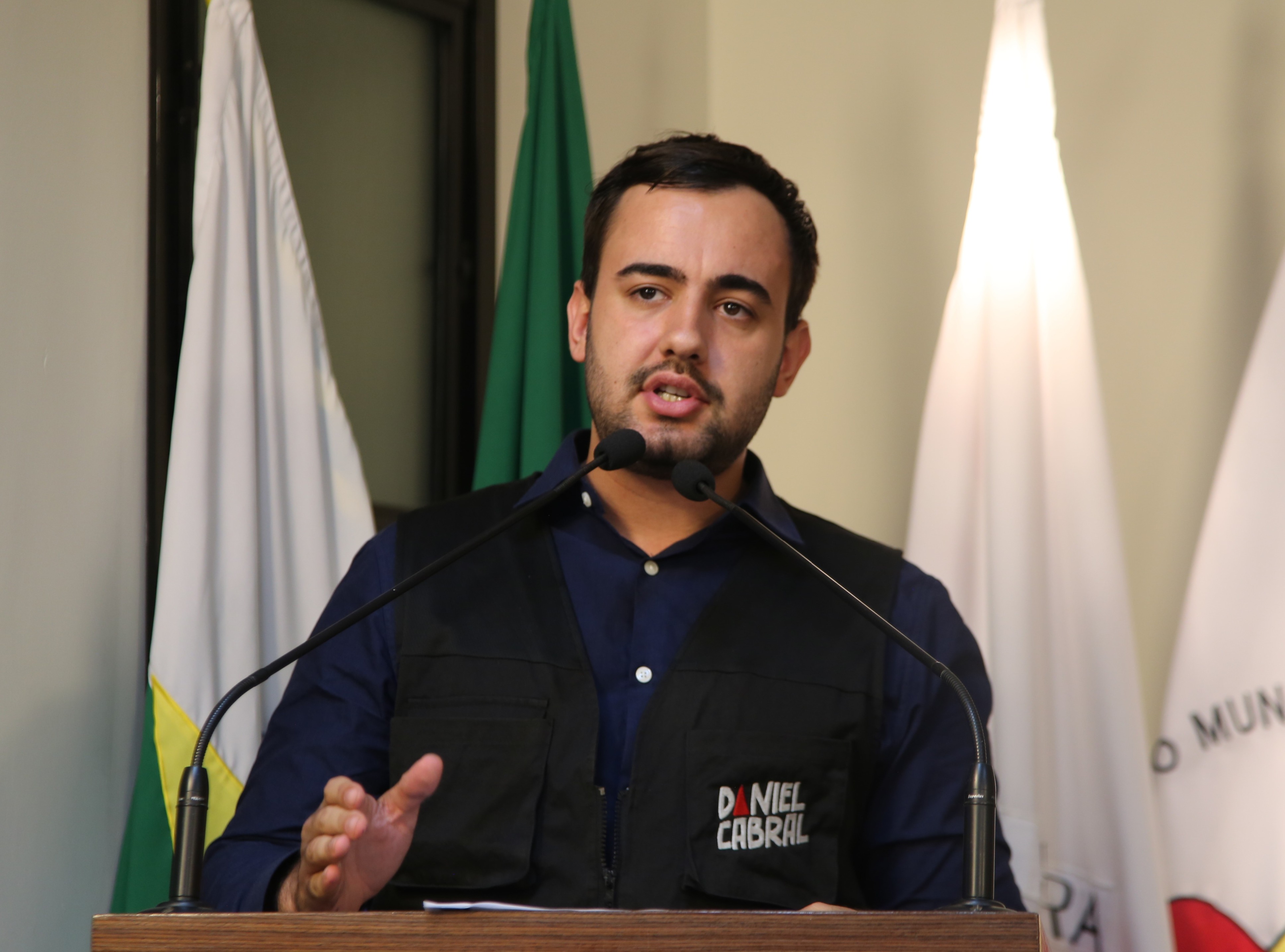 Vereador Daniel Cabral (PCdoB) Vice-Presidente da Câmara de Viçosa Presidente da Comissão de Constituição, Justiça e Redação (CCJ) Coordenador Geral da Escola do Legislativo