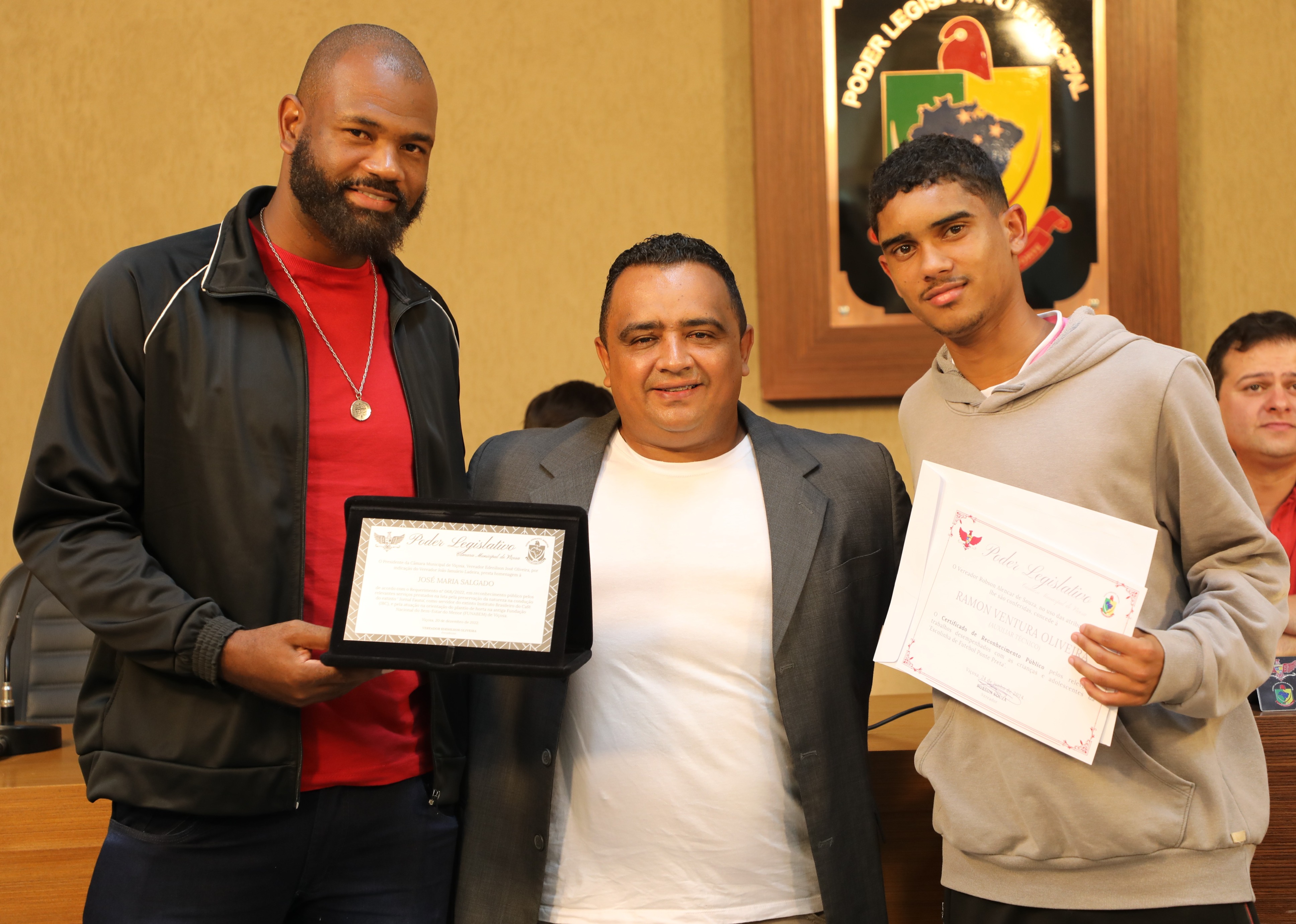 Entrega de Certificado à Ramon Ventura Oliveira, auxiliar técnico da Escolinha de Futebol Ponte Preta