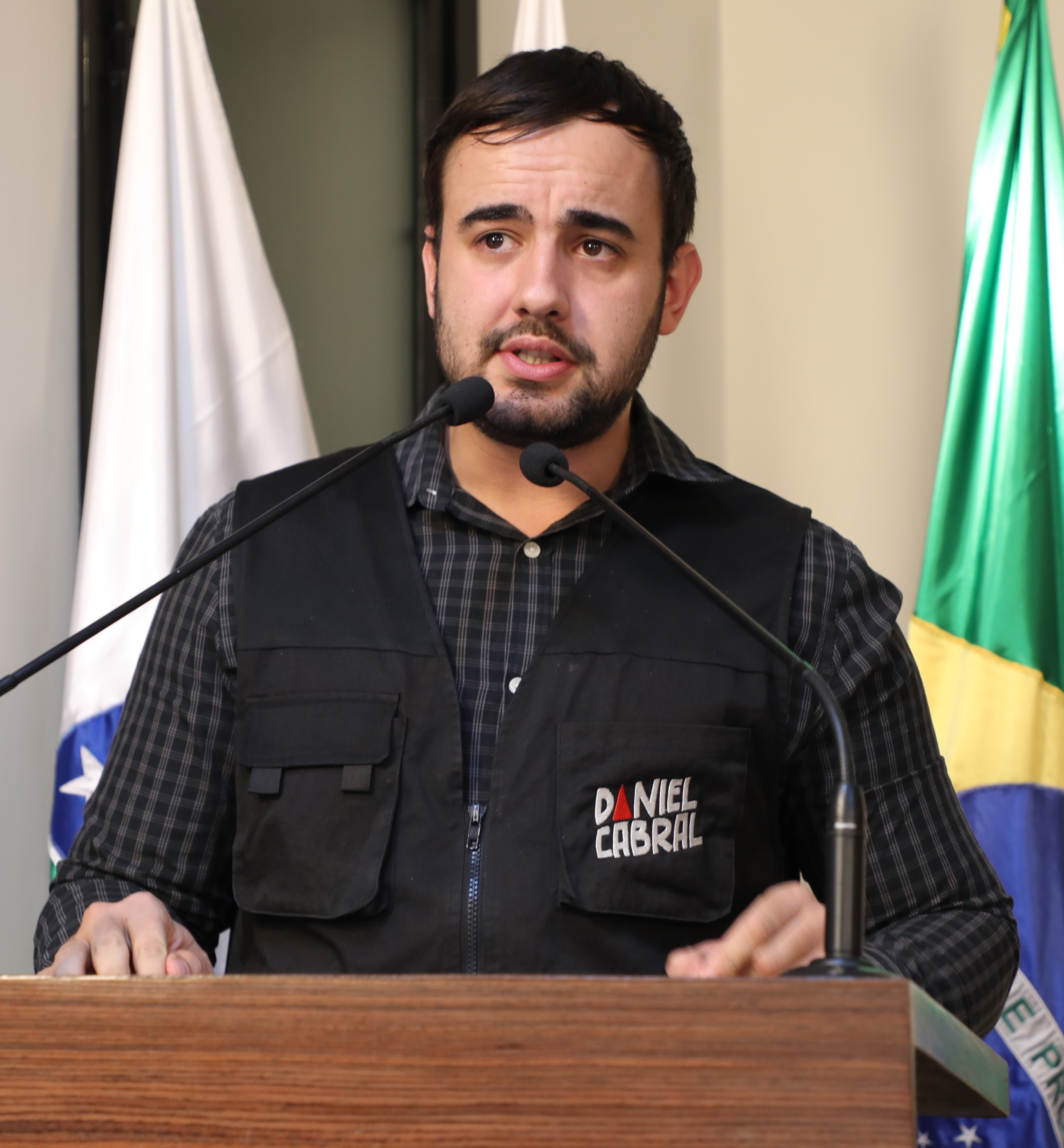 Vereador Daniel Cabral (PCdoB) Vice-Presidente da Câmara de Viçosa Presidente da Comissão de Constituição, Justiça e Redação (CCJ) Coordenador Geral da Escola do Legislativo
