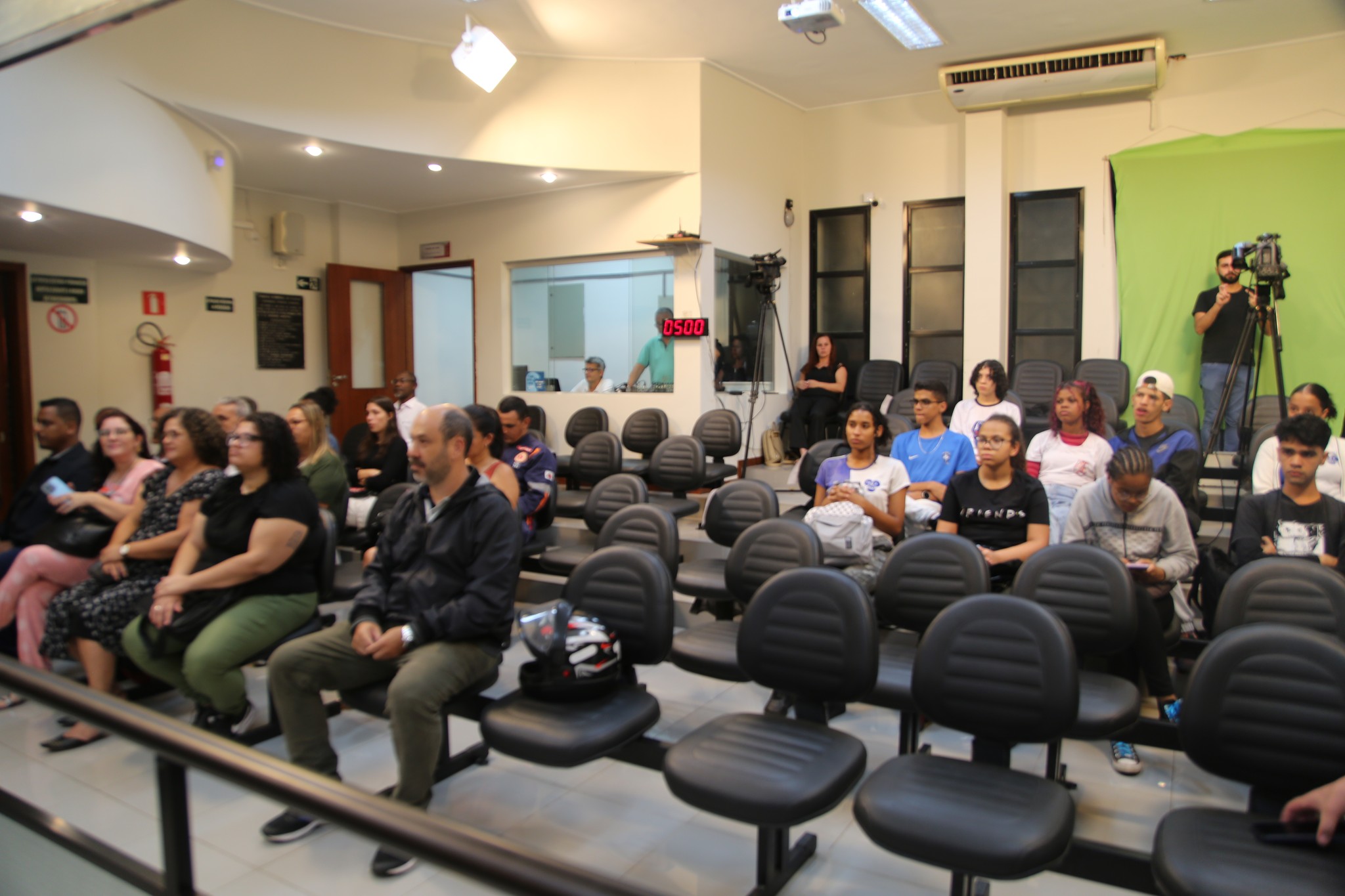 Alunos participantes do projeto em 2024.jpg