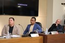 Mesa Diretora Ao centro, o vereador Robson Souza (PSB), presidente; à esquerda, o vereador Sérgio Marota (PP), vice-presidente; e à direita o Vereador Cristiano Gonçalves (Moto Link) (SD), secretário da Mesa
