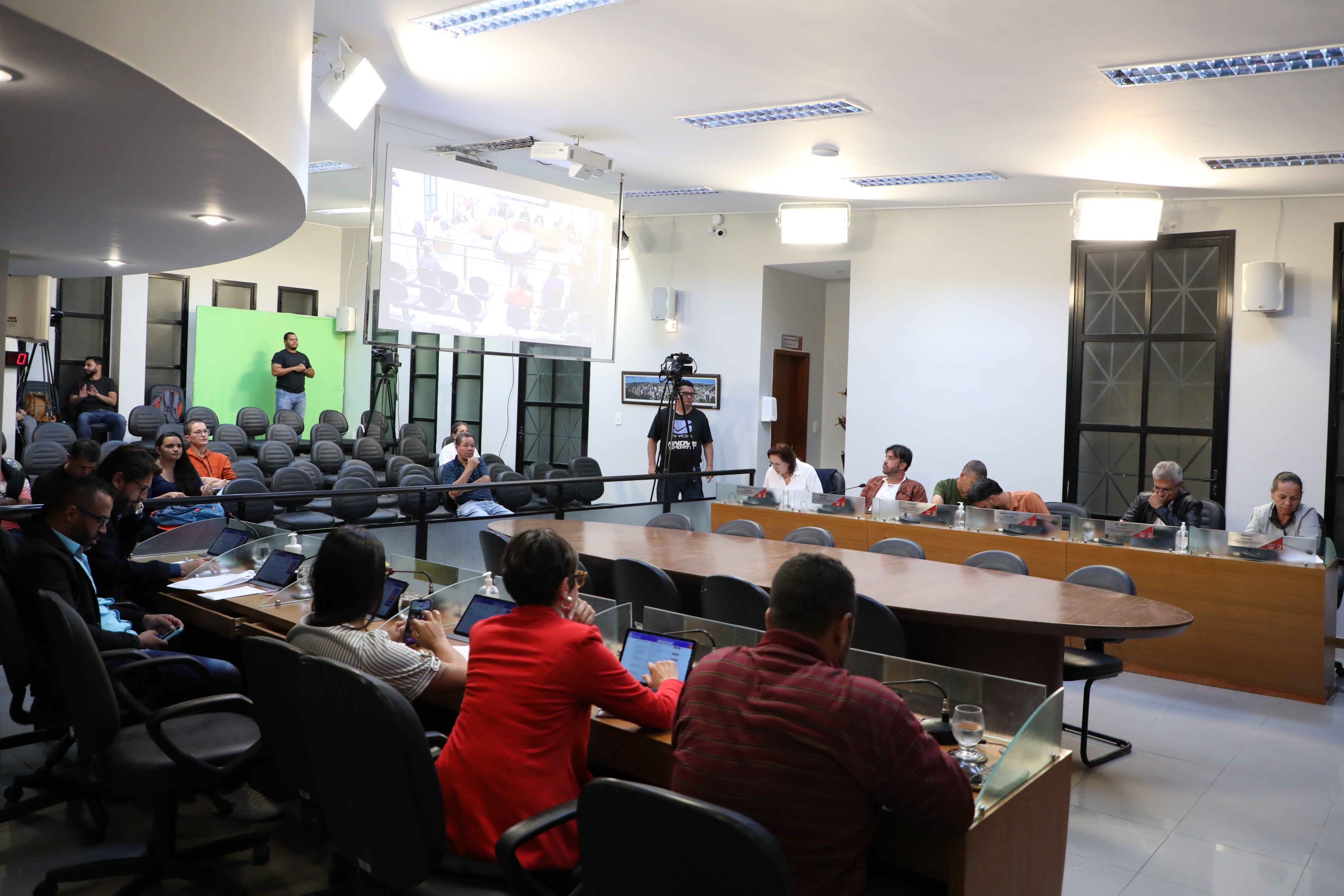 Vereadores e público presente