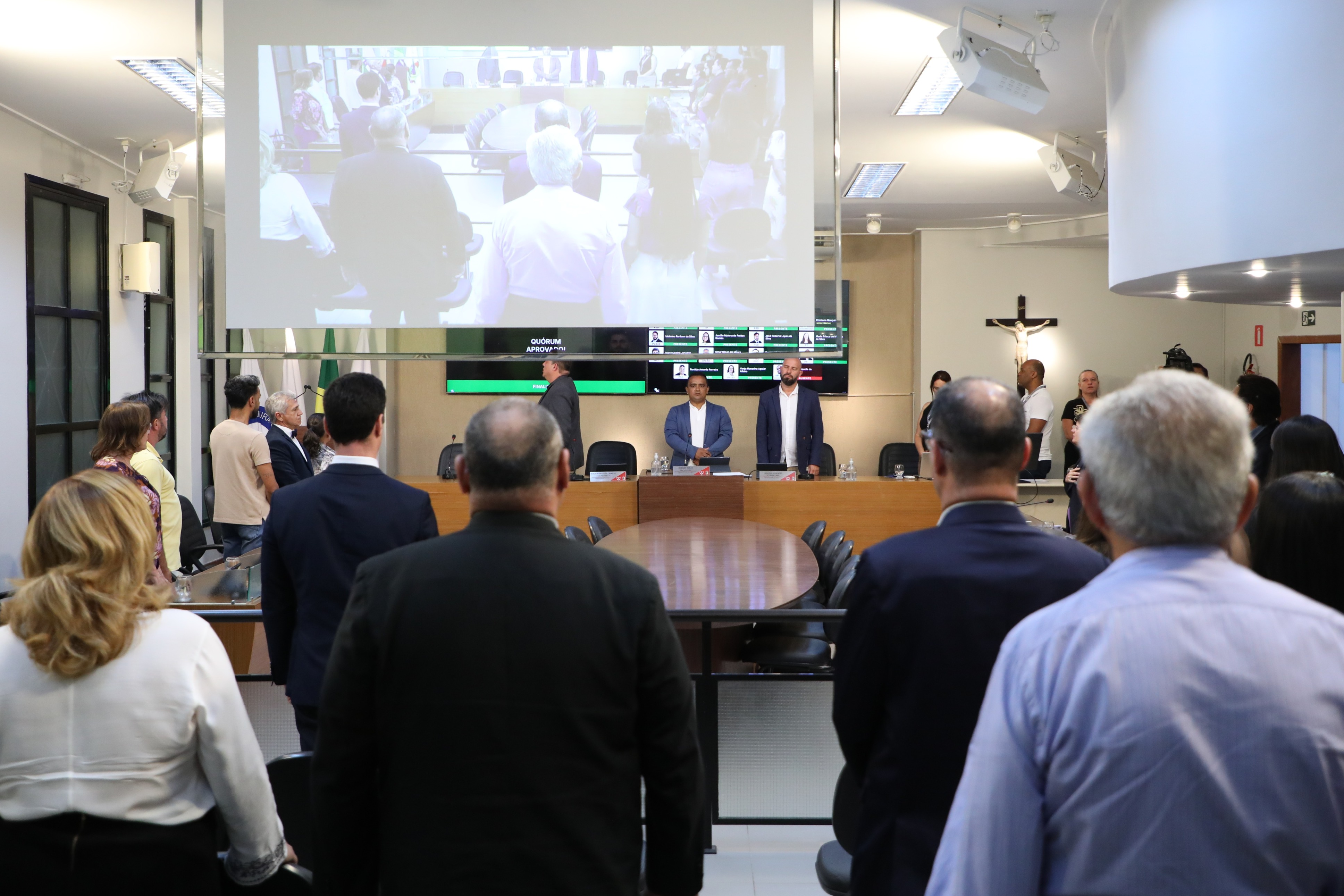 Público presente e vereadores