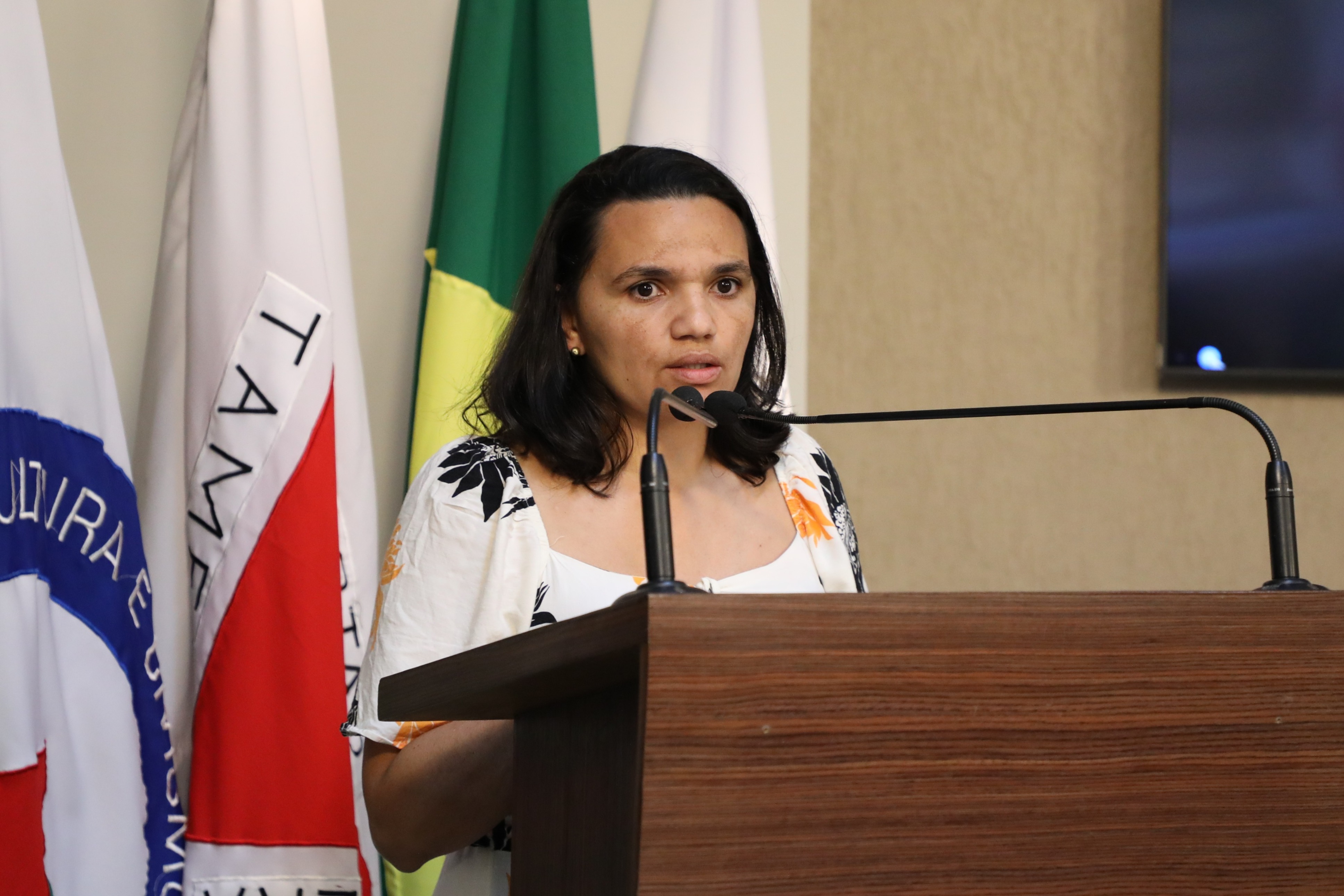 Tribuna livre - Dayanne Lima de Souza