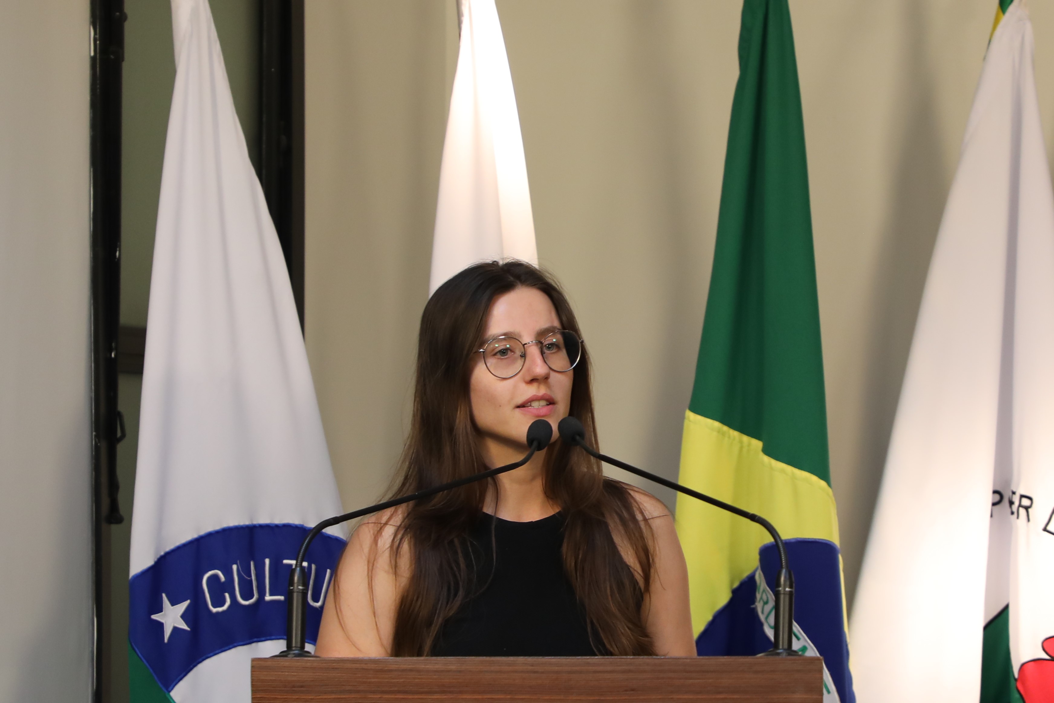 Tribuna livre - Milena do Nascimento de Oliveira