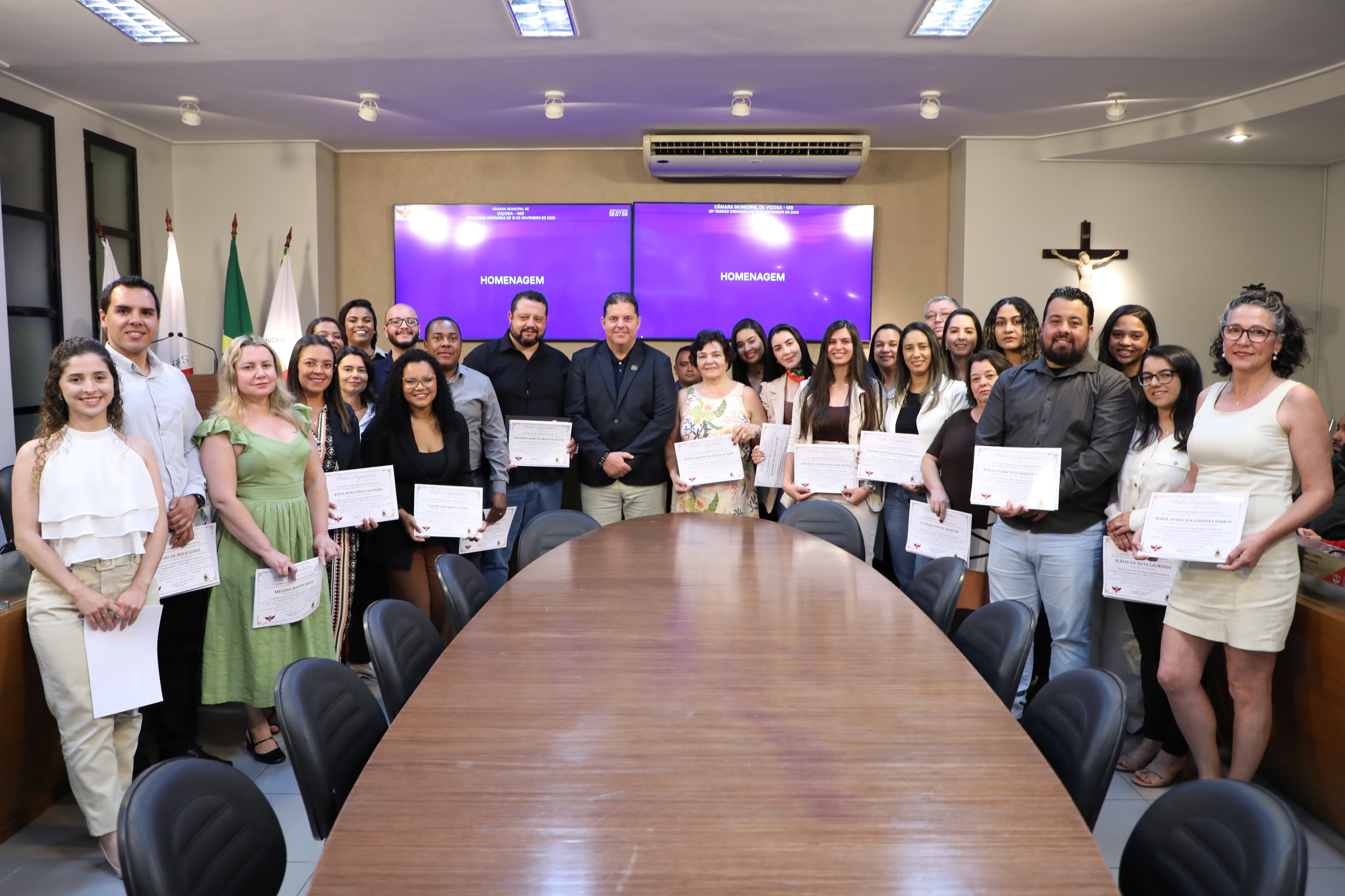 Concessão de Certificado de Reconhecimento Público à Secretaria Municipal de Gestão Financeira (SEMGF), ao secretário senhor Dionísio Márcio Irias de Souza e aos colaboradores, em virtude dos relevantes serviços prestados ao município de Viçosa na área de administração e gestão financeira