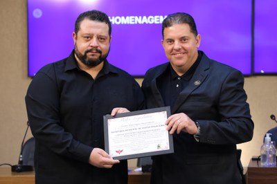 Concessão de Certificado de Reconhecimento Público ao secretário senhor Dionísio Márcio Irias de Souza em virtude dos relevantes serviços prestados ao município de Viçosa na área de administração e gestão financeira