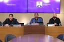 Mesa Diretora Ao centro, o vereador Robson Souza (PSB), presidente; à esquerda, o vereador Sérgio Marota (PP), vice-presidente; e à direita o Vereador Cristiano Gonçalves (Moto Link) (SD), secretário da Mesa