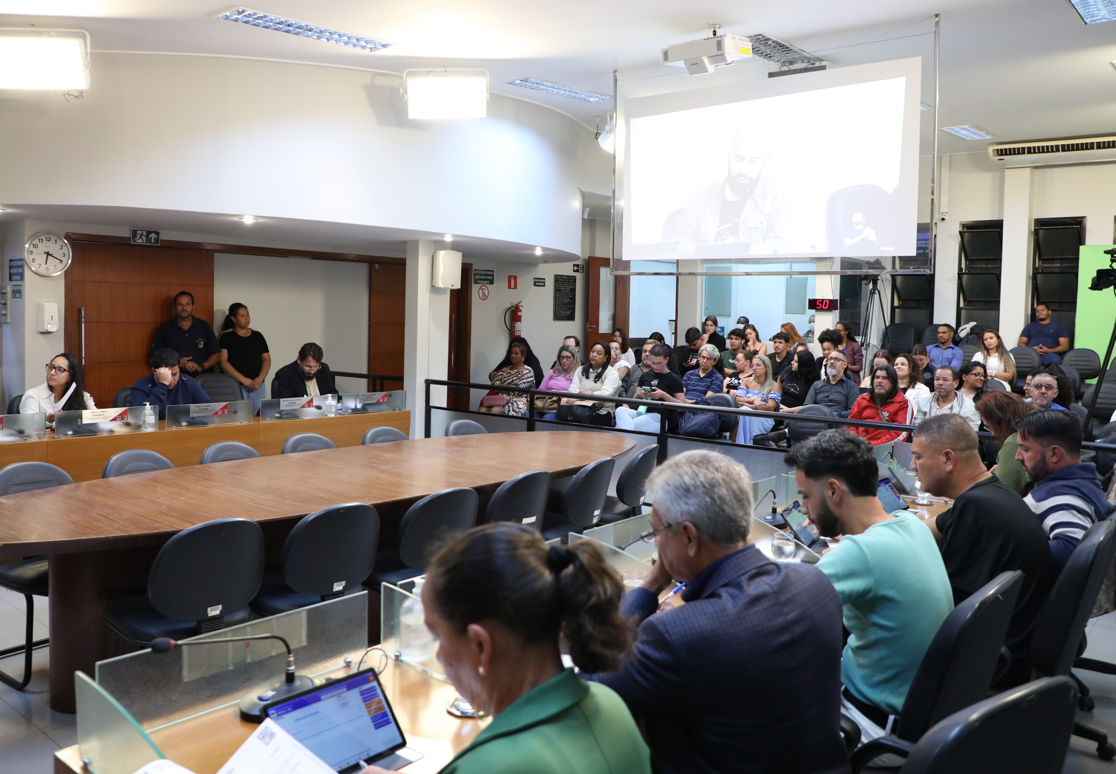 Vereadores e público presente